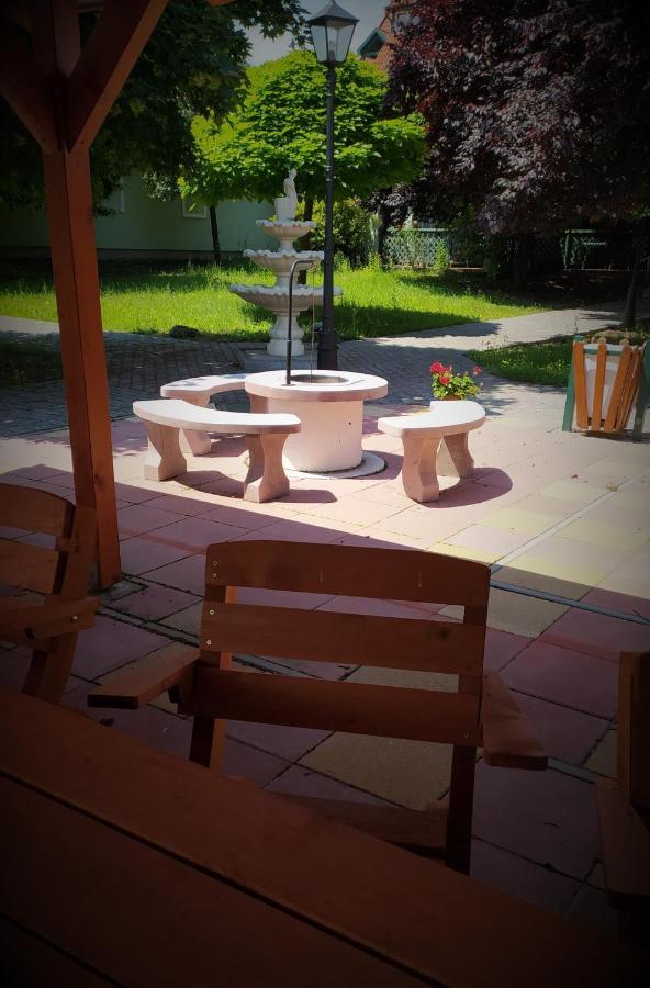 Bacchus Panzio Bed and Breakfast Έγκερ Εξωτερικό φωτογραφία