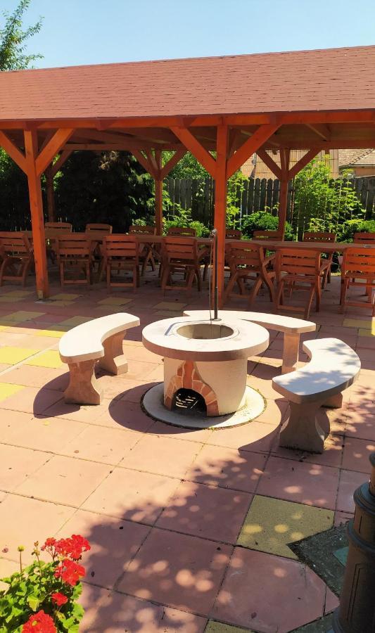 Bacchus Panzio Bed and Breakfast Έγκερ Εξωτερικό φωτογραφία
